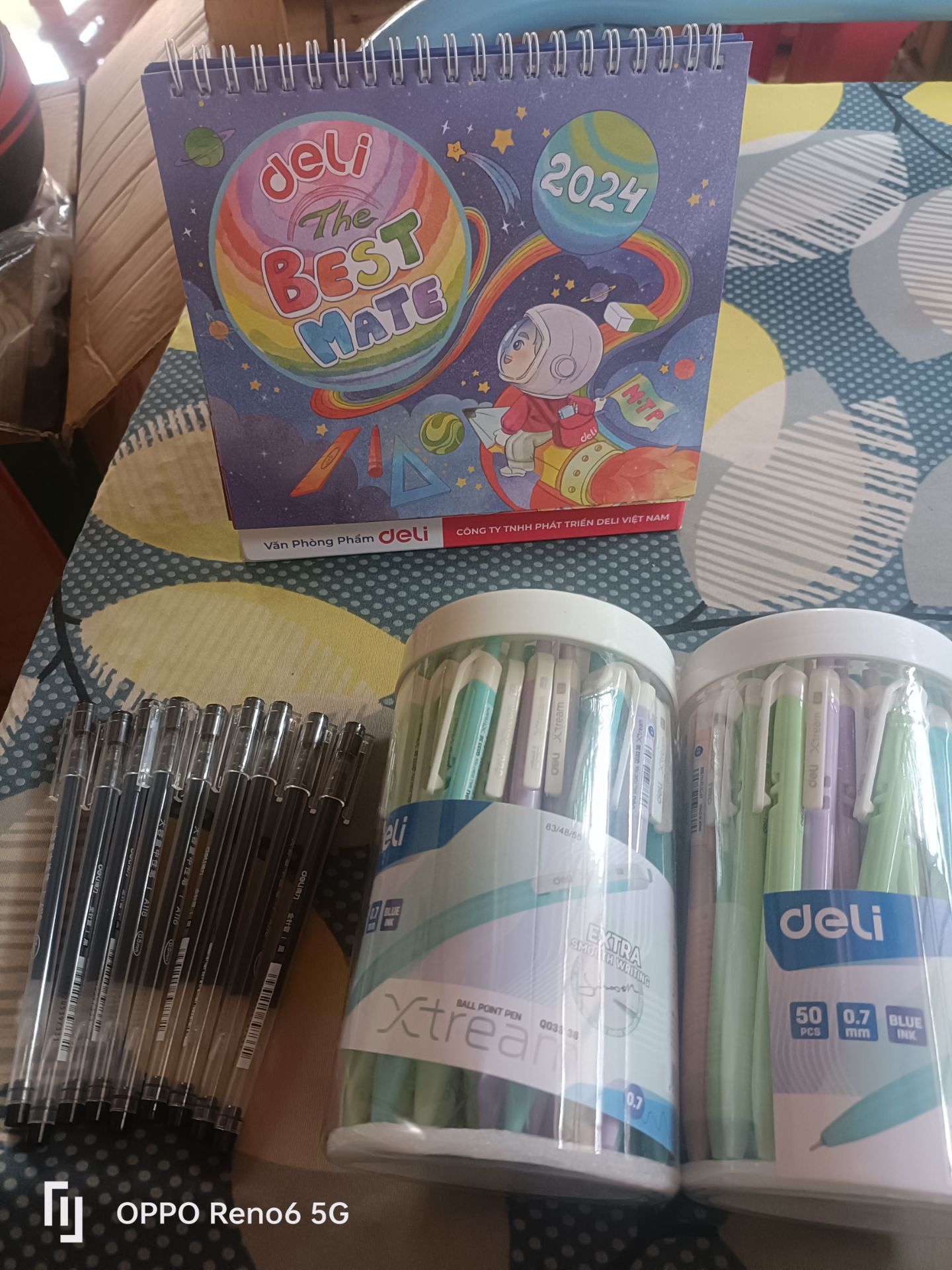 Sản phẩm đúng mô tả, bút viết mực ra đều, rõ nét. Đáng mua. 5 * cho Deli