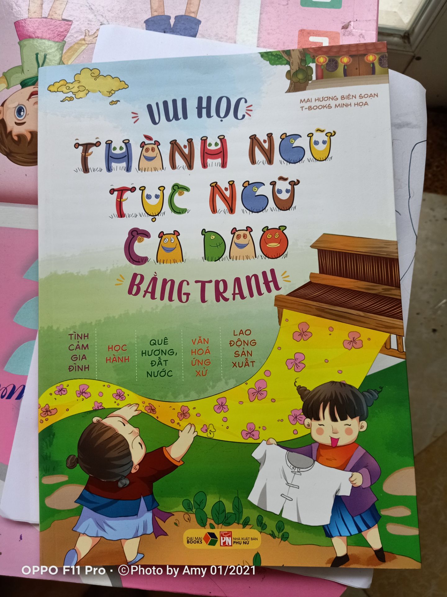 sách dễ thương, hình ảnh rất gần gũi, bé rất thích, vừa đọc còn vẽ theo hình nữa