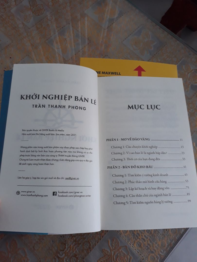 Tiki dù ngày nắng hay mưa rất đúng hẹn, tốc độ rất nhanh giao trước hẹn k ah.
chất lượng sách cầm mượt tay, chữ in rõ nét, xem rất thích, câu chữ k chê vào đâu được.
Muốn khởi nghiệp chọn sách tác giả Trần Thanh Phong, không làm bạn thất vọng đâu.
Với kinh nghiệm, trải nghiệm,...anh ấy cho ra đời sản phẩm tốt như vậy các bạn còn chần chừ gì nữa, đã gặp hãy chọn.
Lần đầu gặp tôi do dự đợi sale mới mua, rồi khi mua về xem tôi thấy tiếc vì k mua sớm hơn.
Thay vì dùng thời gian và tiền để thử sai hãy chọn sách của a Phong, rinh về  đi.... trợ giúp bản thân, từ trải nghiệm thực tế cộng thêm sách nữa thì còn gì bằng.
Gặp đừng bỏ qua các bạn nhé!
Chúc các bạn cuối tuần vui, khỏe!