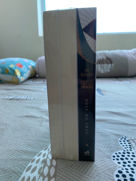 Bên Tiki giao hàng thì khỏi phải bàn rồi ạ. Mình đặt lúc sáng ngày 14/8, dự kiến giao hàng ngày 15/8 mà chiều ngày 14/8 mình đã dc nhận hàng rồi ạ. Sách thì còn nguyên seal, ko bị trầy xước hay hư hỏng gì. Nói chung lần đặt sách này rất là ưng ạ☺️
