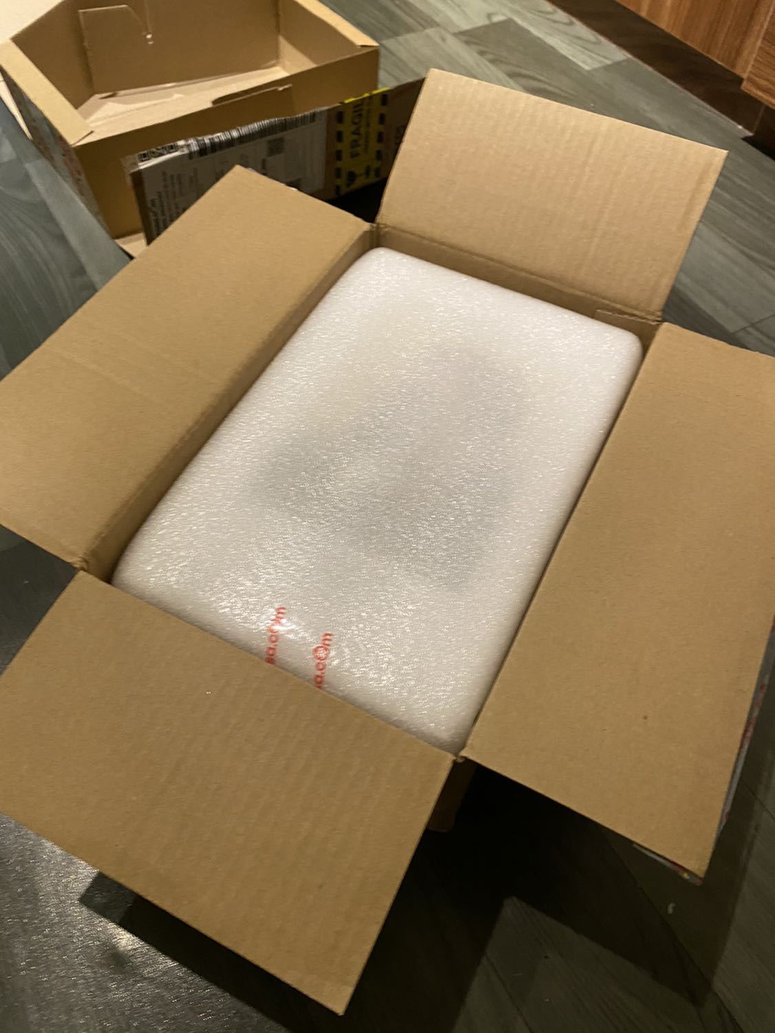 Đóng gói rất kỹ và cẩn thận, lại tặng thêm cả hộp bánh. Tks shop.