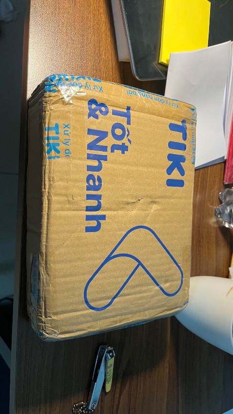 Giao hàng chậm 3 ngày. Méo góc sách.