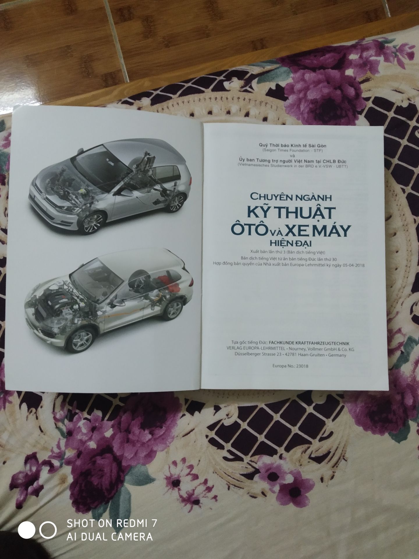 Mình thích quyển này gần như nhất trong tủ sách Nhất Nghệ Tinh, phải đi làm suốt nên 1 tuần chỉ xem được 1 vài lần, góp tiền lo cuộc sống, chưa biết đến lúc nào nhập học trực tuyến. Mua được sách vui và an tâm lắm :))