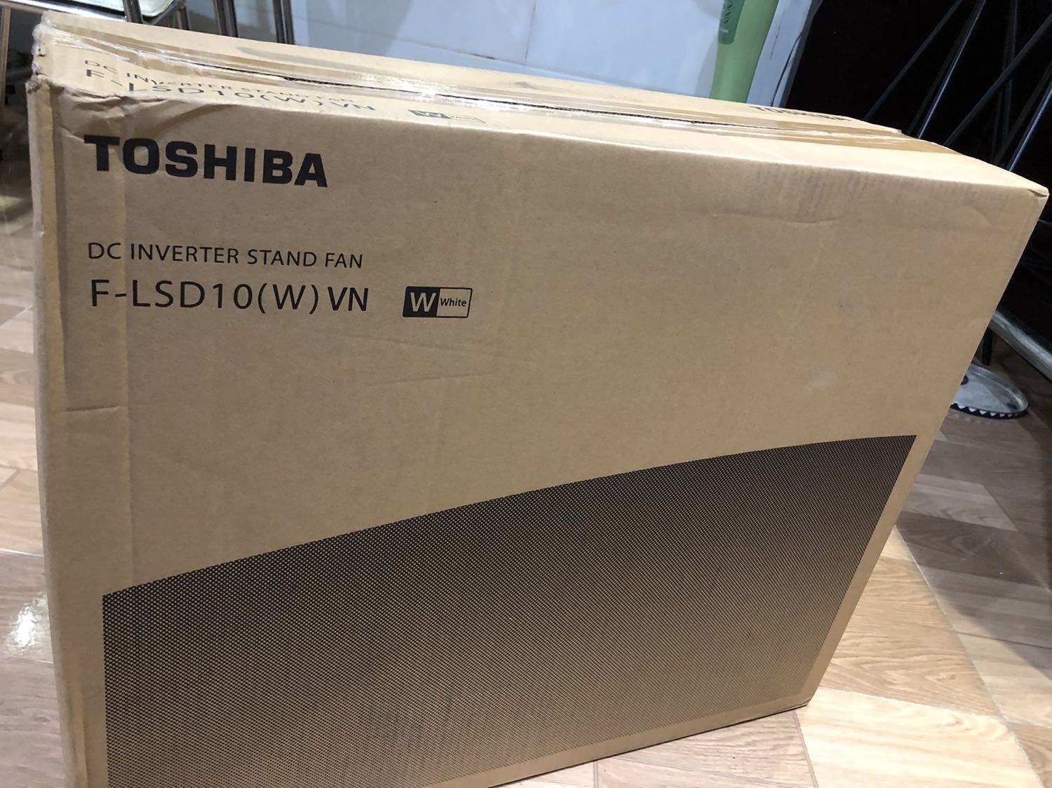 Sản phẩm hàng hiệu uy tín nên không cần khen chê ! Cái hài lòng mong đợi là quạt rất êm và gió nhẹ nhàng ở các tốc độ nhỏ. Màu trắng thiết kế thanh lịch. Remote thiết kế mới lạ dễ thương.
Chất lượng giao hàng rất chuẩn 
Xin cám ơn