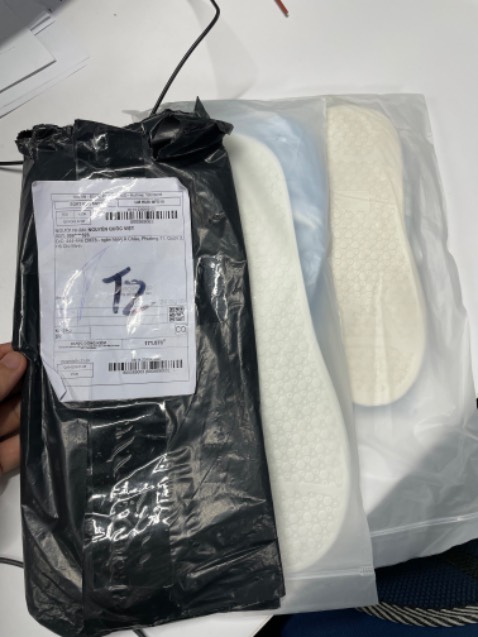 (*) Đánh giá không tính điểm
Mình đặt mua 2 đôi màu hồng mà Shop lại giao màu trắng. Không hiểu tại sao lại giao nhầm được luôn. Hay là cố tình vậy?