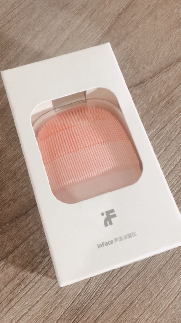 Sản phẩm xài rất thích, chưa trải nghiệm lâu chưa biết có thật sự làm sạch hơn rửa mặt bằng tay thông thường hay không