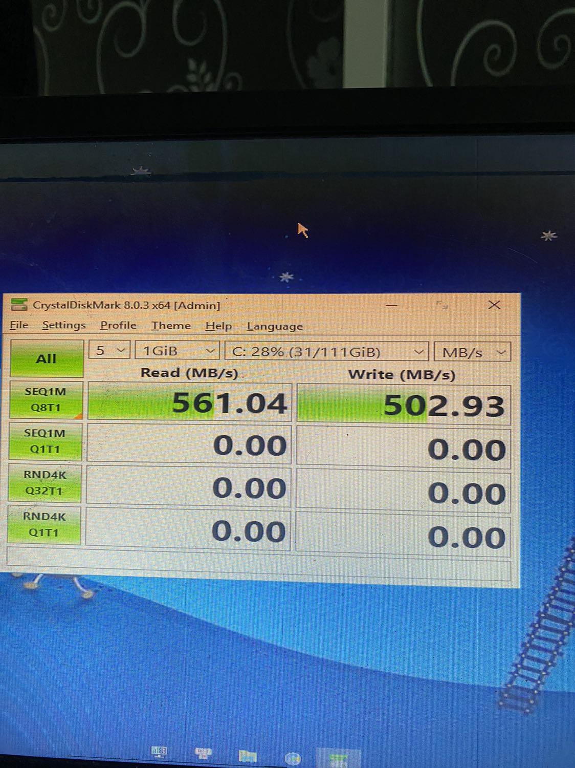 Sản phẩm đúng mô tả, giao hàng nhanh tốc độ đọc và viết đều trên 500MB/s . Nên dùng làm ổ riêng lẻ để cài Win hoặc lưu, nếu chia ra làm 2 ổ thì tốc độ viết sẽ bị giảm còn 200MB/s. Giá rẻ, giao hàng nhanh. Boot Win chỉ mất tầm 5p mong shop hỗ trợ thêm cho ng dùng. Thu thêm 50k thì khó cạnh tranh với shop khác.