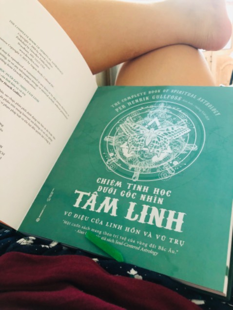 Sg đặt 1 ngày đã giao tới, tiki luôn siêu nhanh, sách nguyên seal rất đẹp, khổ to hơn mình nghĩ! Nội dung để đọc xem thế nào quay lại nhận xét tiếp!