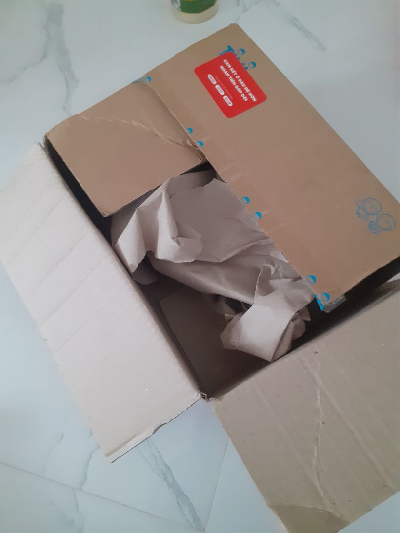 Tôi nói thật không có ý chê Tại sao hàng gửi về lại bị bể Tôi không thích điều này một là hoàn tiền cho tôi hay là phải đưa cho tôi một cái mới mà nó lại còn đóng gói không kỹ càng Tôi thật sự rất không hài lòng với Tiki ra cho lắm