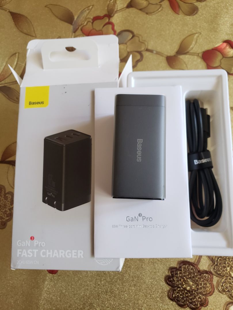 đa nhận hàng đúng mô tả,cầm rất chắc chắn và nặng. Sạc thử thấy đúng nhanh.