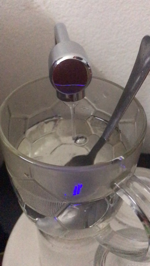 Máy bị lỗi sau khi sử dụng được 3 ngày
Máy vòi nóng ra chập chờn không thành dòng;
Sử dụng nhiệt độ 45 độ thì hệ thống bóng điện chập chờn; tắt là hết bị; sử dụng 99 độ và 75 độ thì không bị. 
Máy không gặp sự cố kỹ thuật của nhà sản xuất thị toits rồi