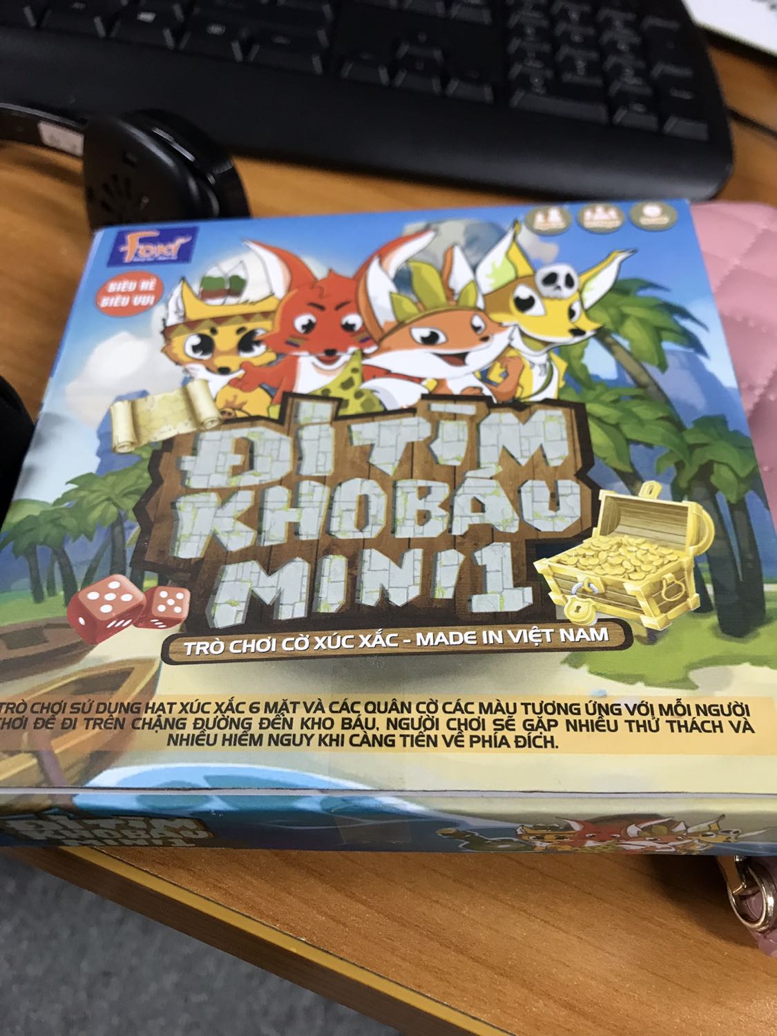 Trò chơi hấp dẫn nhưng khá là khó, đòi hỏi phải kiên nhẫn. Nhà mình buổi tổi cả nhà ngồi chơi rất vui. Tuy nhiên tấm bản đồ làm bằng giấy hơi mỏng nên ko được bằng phẳng, các quân chơi dễ bị xô lệch...