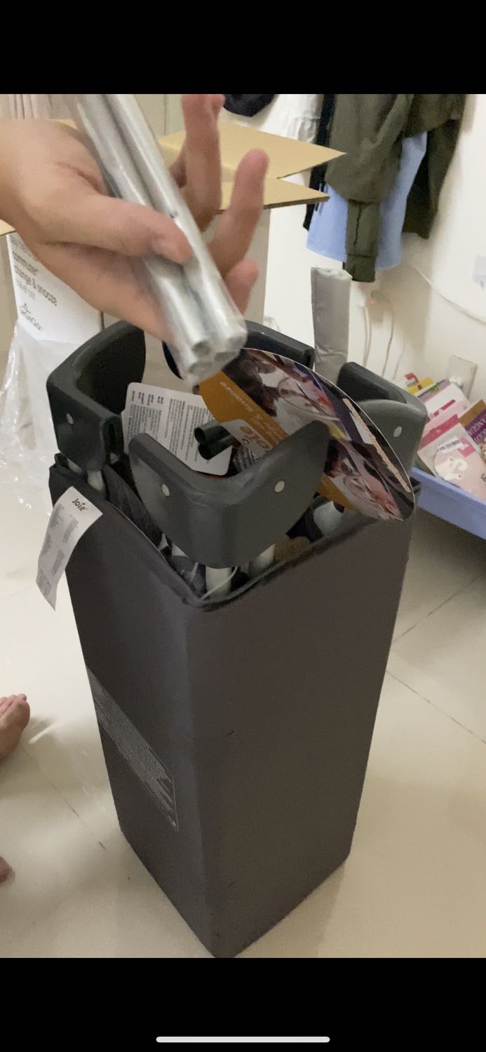 Cũi chắc chắn đầy đủ phụ kiện, khá dễ lắp ráp.
Chỉ có điều bên vận chuyển giao ko báo trước trong khi hàng cồng kềnh