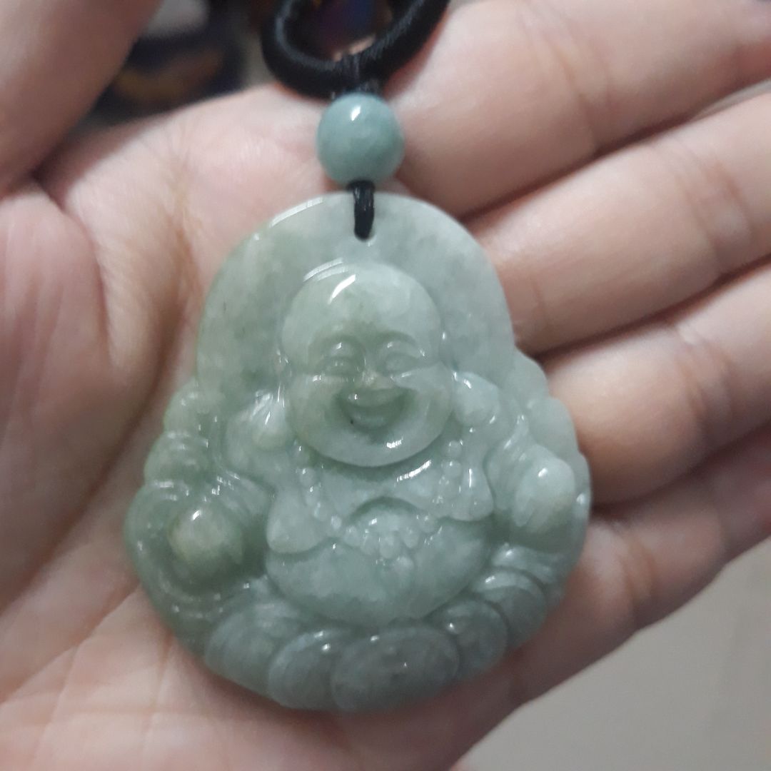 mặt đá không đều màu chổ sậm ố hơi vàng, chổ nhạt nhìn không đẹp.