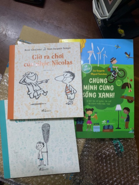 Sách gồm nhiều câu chuyện ngắn, nội dung vui tươi, phù hợp 9-12 tuổi.