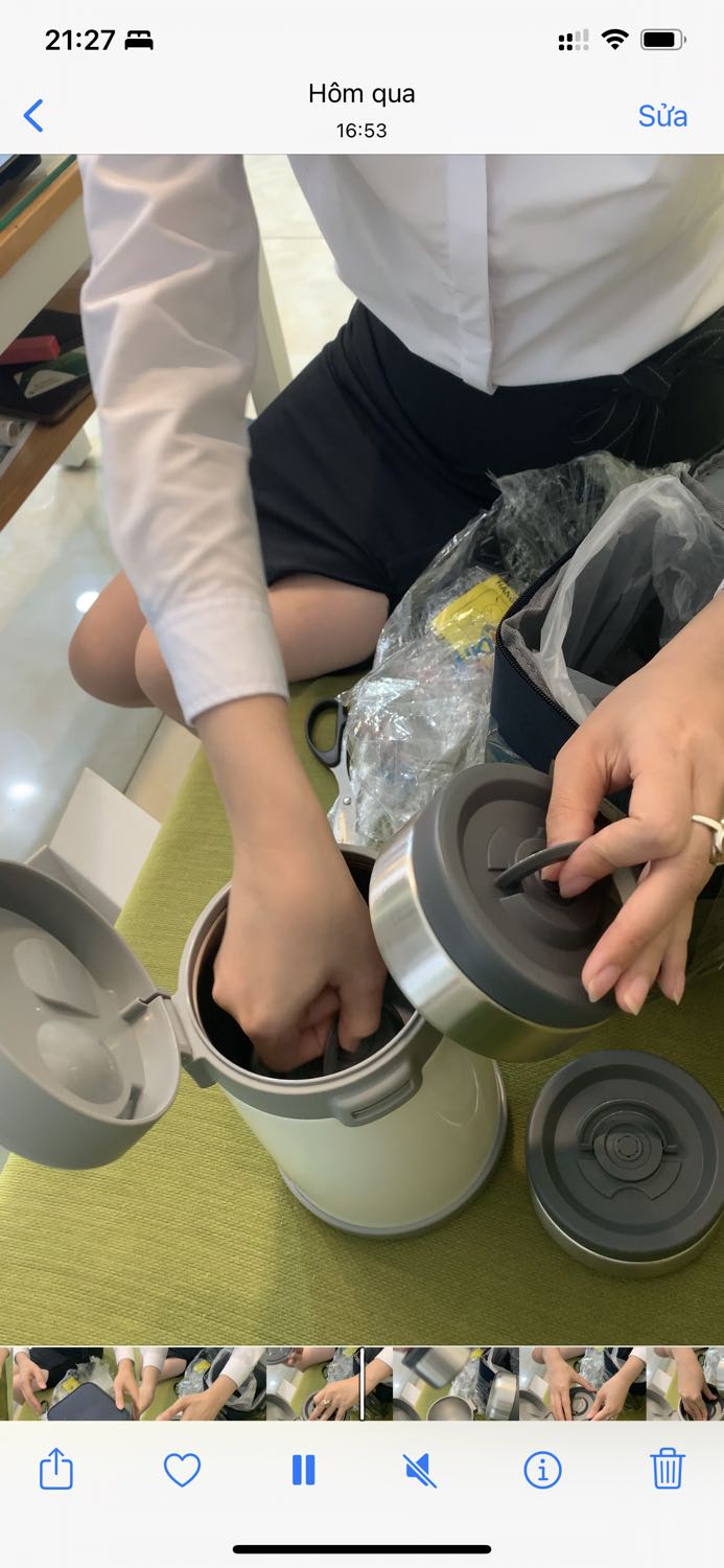 Hộp cơm không giữ nhiệt

Lần đầu trải nghiệm mua hàng trên Tiki hào hứng là thế, nhận hàng thấy đẹp như ý đã mừng, mà *** thử hnay mang cơm đi làm thì thất vọng tràn trề. Cơm canh nguội, hộp to đựng canh thì ấm hơn đc chút. Này mà vào mùa đông khéo lạnh ngắt mất. Khuyên các bạn ko nên mua. Mình muốn hỏi chính sách trả hàng