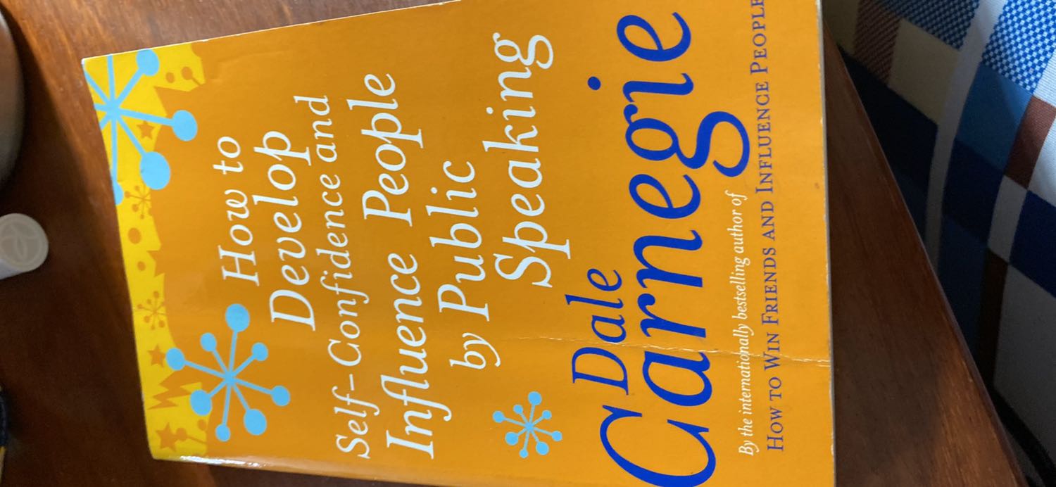 Tiki giao hàng nhanh, sach đẹp, nội dung thú vị lắm. Có nếp gấp là tại mình th chớ luc đầu đẹp lắm