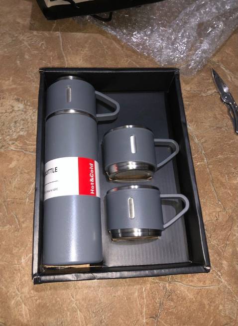 Nước sơn đẹp , inox chắc chắn giữ nhiệt lâu . Dùng cực thích lại còn có 2 cốc nhìn xinh xinh. Rất tiện dụng. ĐÓNG gói cẩn thận. Shop nhiệt tình