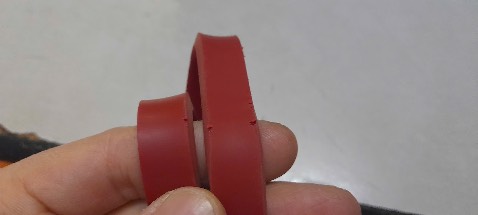 - Khi nhận hành kiểm tra ngoại quan không sao, khi mở ra sử dụng thì thấy dây trầy xước nhiều chỗ. Chất lượng không tốt. Không hài lòng về sản phẩm.
=> Sau đó đã phản ảnh lại Tiki & Shop và đã được hỗ trợ đổi lại sản phẩm mới, cảm thấy hài lòng. Cảm ơn Tiki & Shop.