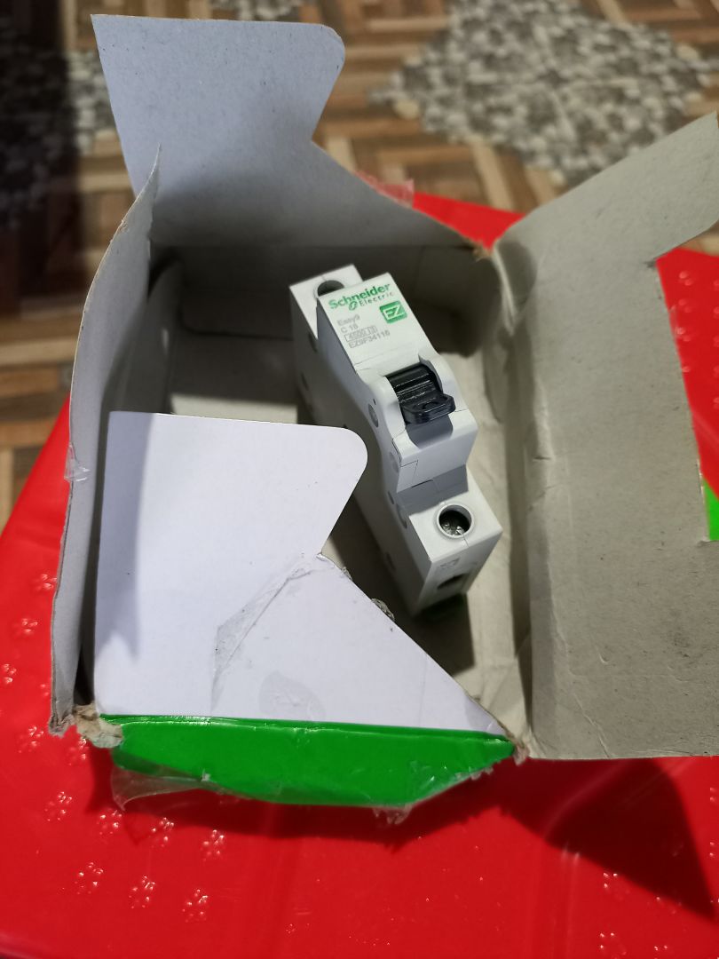 làm ăn kiểu ni thì hỏng . mua 4 sản phẩm mà nhận được có 1 sản phẩm