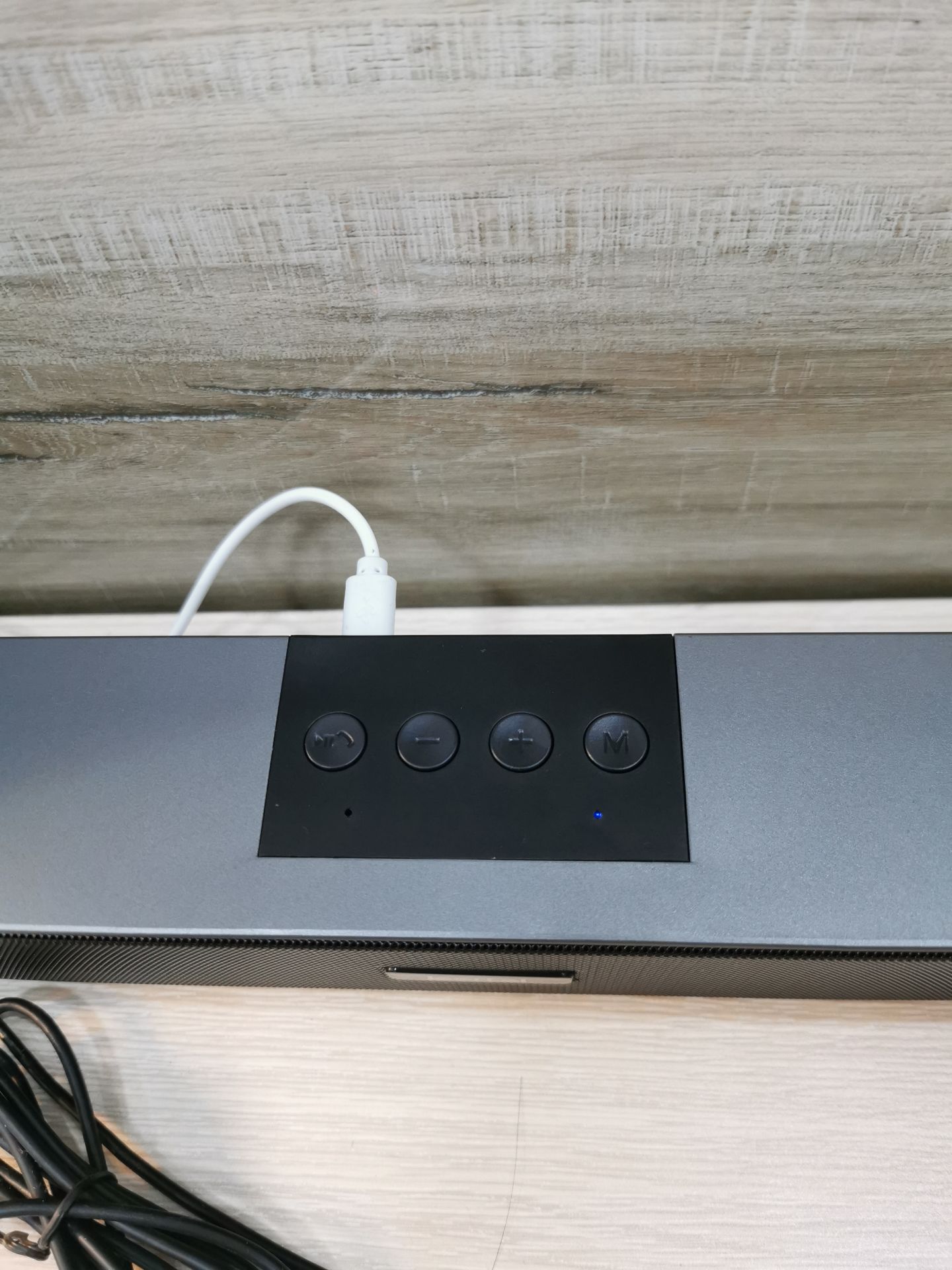 Loa nghe ổn, có cả đài FM khá tiện dụng, kết nối với điện thoại hoặc máy tính khá nhanh, tuy nhiên mình mua xsmart sao lại gửi loa leefei, loa này các nơi khác bán rẻ hơn