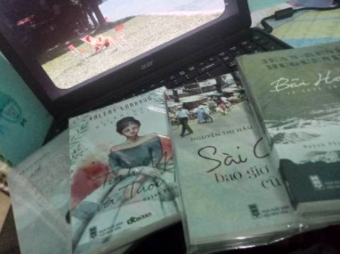 Không bíc sách hay không nhưng mà chú tác giả đẹp trái qaaaaaa