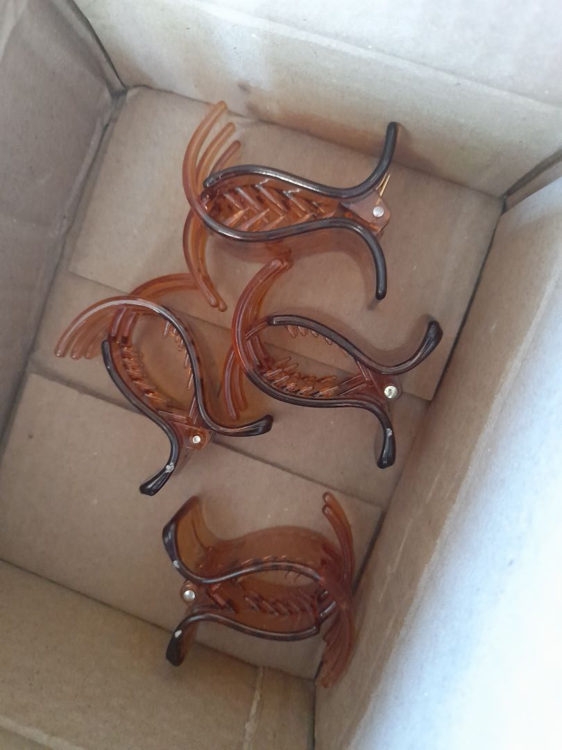 huhu nhớ đặt màu đen mà giờ kiểm ra màu nâu. nhưng đẹp lắm cảm mơn shop. dạo này đơn nhiều ship hơi lâu th huhu nhớ đặt màu đen mà giờ kiểm ra màu nâu. nhưng đẹp lắm cảm mơn shop. dạo này đơn nhiều ship hơi lâu th