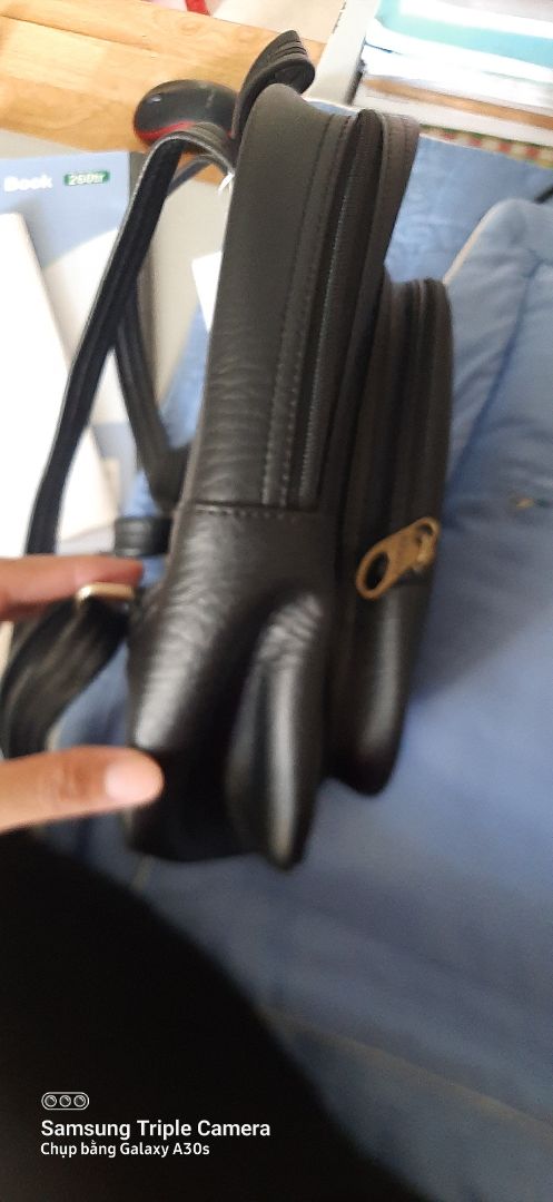 chất lượng sản phẩm tuyệt vời. cam mình hơi phèn nhưng chất lượng túi đáng đồng tiền bát gạo nhé. chất da đẹp, mịn, form chuẩn, có nhiều ngăn. ncl ưng cái bụng. nên mua nha mn