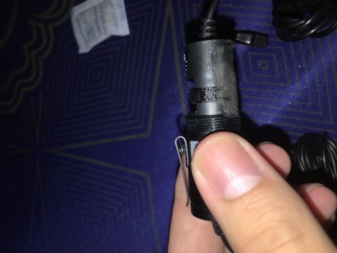 Shop cho mình hỏi. Cái này là bị lỗi hay là thiết kế của nhà sản xuất là như vậy?