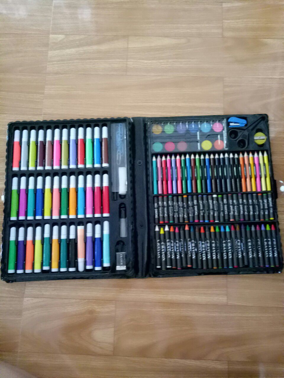 rất tốt ko bị hư hại j còn có nhãn lưu ý nx sản, phẩm thì đủ loại màu rất đẹp. Các mẹ hay các bạn học sinh nên mua cái này để trang bị cho các bạn học sinh để các bạn thỏa mãng niềm đam mê nghệ thuật rất tốt ko bị hư hại j còn có nhãn lưu ý nx sản, phẩm thì đủ loại màu rất đẹp. Các mẹ hay các bạn học sinh nên mua cái này để trang bị cho các bạn học sinh để các bạn thỏa mãng niềm đam mê nghệ thuật