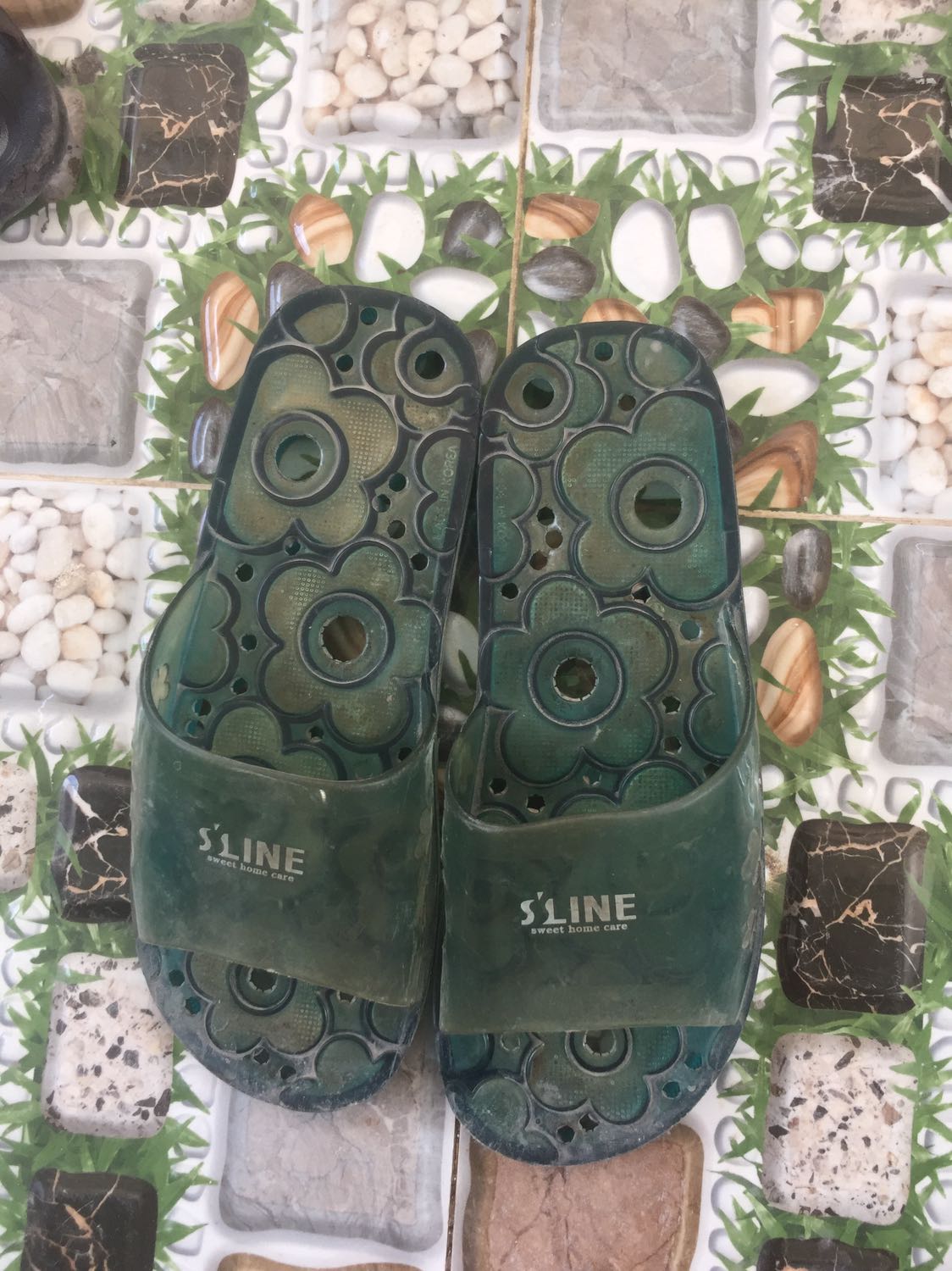 dép đi đẹp, bền đã mua thêm mấy lần rồi. mua đi trong nhà ngoai cổng