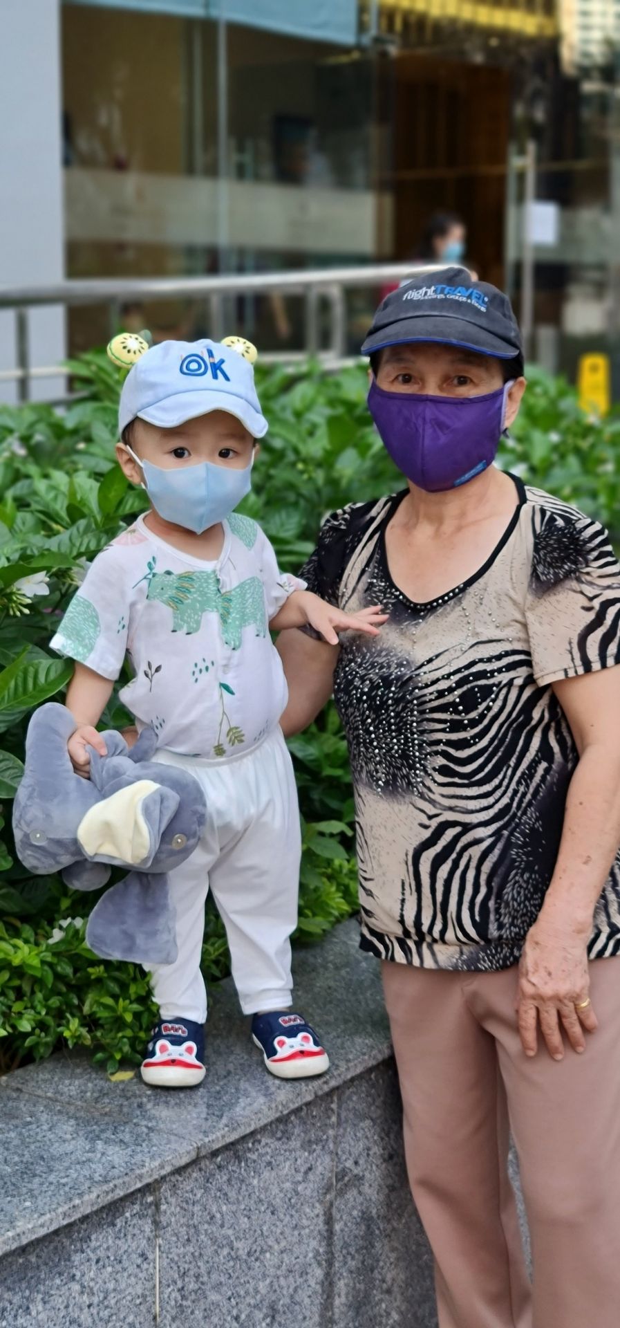 Sản phẩm mềm mịn thân thiện với da, hok bị tình trạng lông tơ. Hai bà cháu ở nhà đều thik dùng