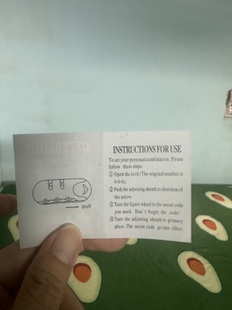 Kiểu dáng y hình, khoá kéo thao tác đơn giản dễ thay đổi mật khẩu. Săn được giá tốt rất hợp lý. Trọng lượng 2.5kg thích hợp để sử dụng đựng hành lý xách tay