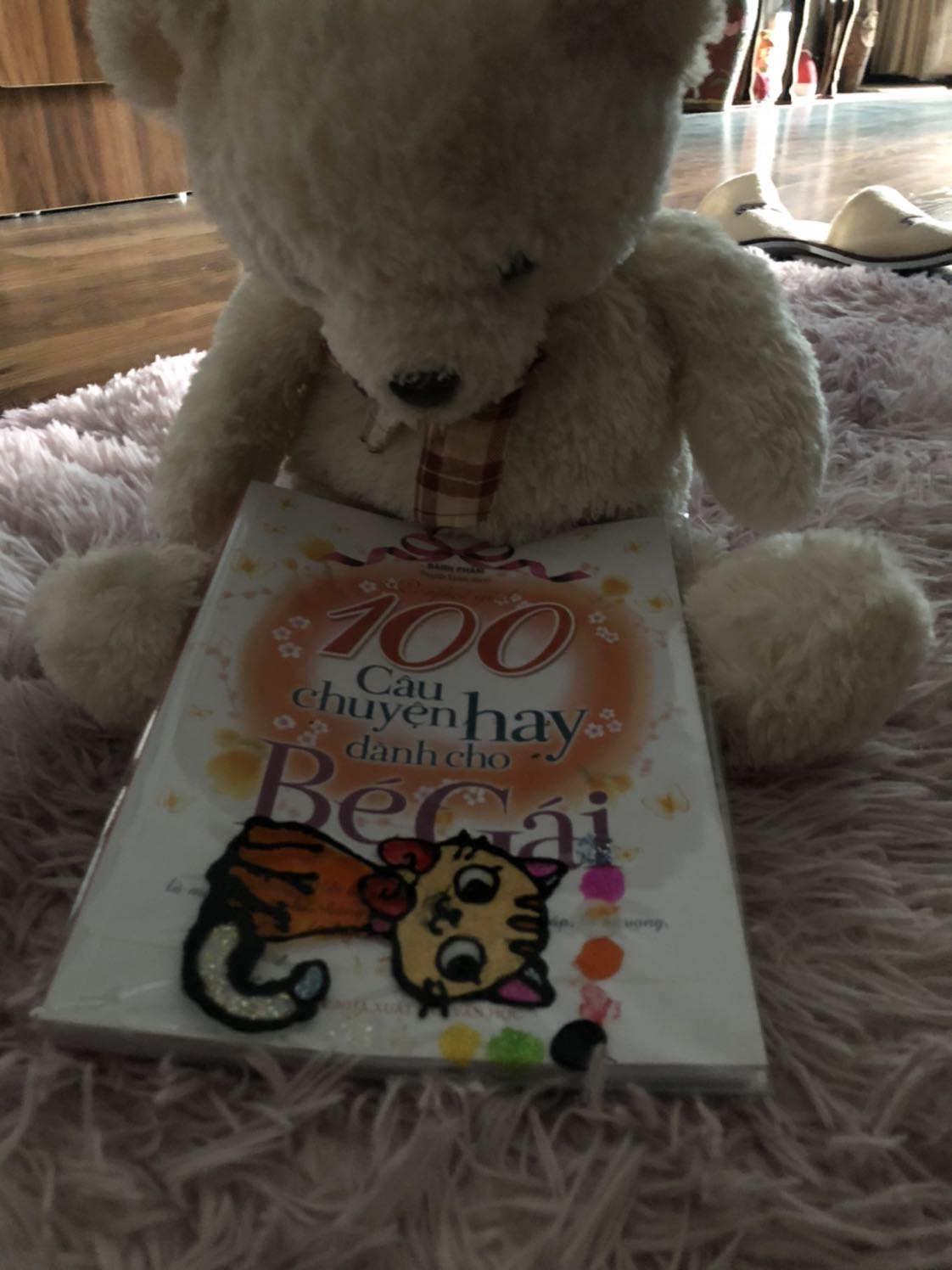 Những câu chuyện về các loài hoa, tạo nên bức tranh cuộc sống thật đẹp. Loài hoa nào cũng đẹp, ngát hương,... như tầm hồn của 1 bé gái vậy !