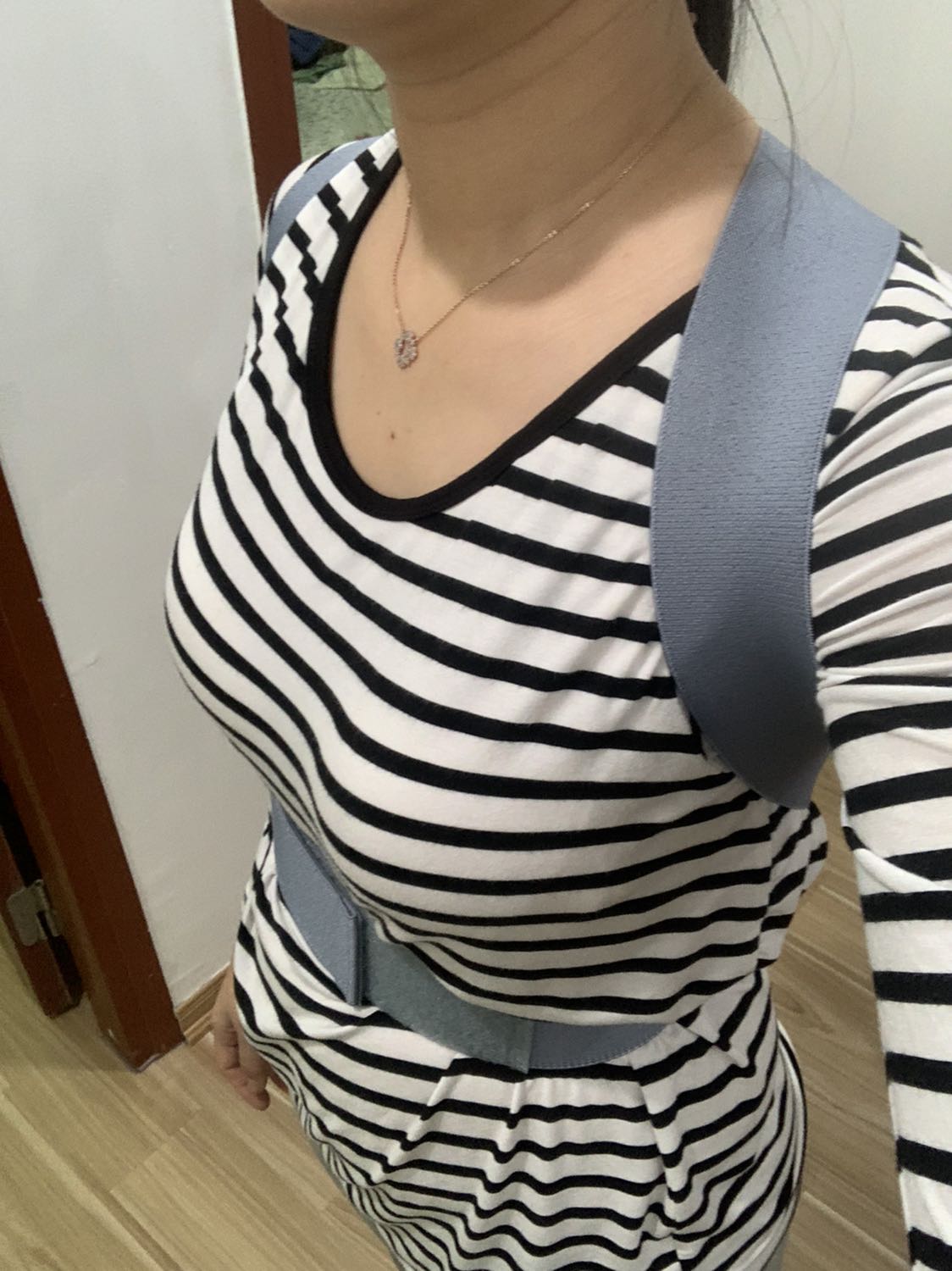 Đai lưng này dùng rất thích, mặc lên thấy thoải mái, lực kéo vừa phải nên dễ cử động, lâu dài khả năng sẽ thẳng lưng, mình cảm thấy thế chứ phải đợi thêm xem thế nào mới biết đc