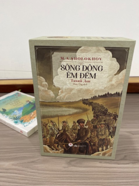 Mình mua đúng hôm sale luôn nên giá OK lắm. Mình đặt tầm 3 tiếng sau là giao sách luôn. Sách đóng gói kĩ, sách đẹp, chất lượng lắm. Mình thích mua sách trên Tiki trading vô cùng, sách mà giảm giá thì phải nói là rẻ vô cùng đã vậy vận chuyển đúng thời gian dự kiến, nhanh mà sách về tay cũng rất chất lượng. Cho 100 điểm