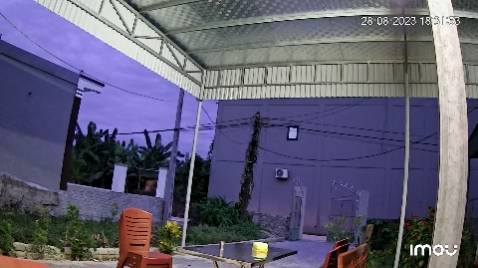 Sản phẩm không có thẻ nhớ. Shop cũng không nói với khách hàng.