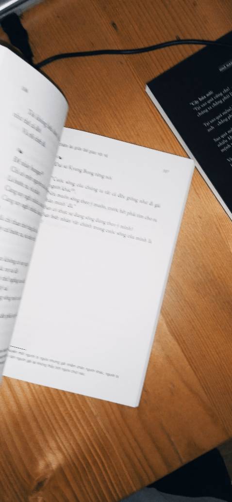 Cũng được, một liều an thần tạm thời. Dịch văn giản dị, gần gũi, ấm áp, tuyệt vời. Tuy nhiên nội dung rất hời hợt. Cảm ơn cuốn sách.