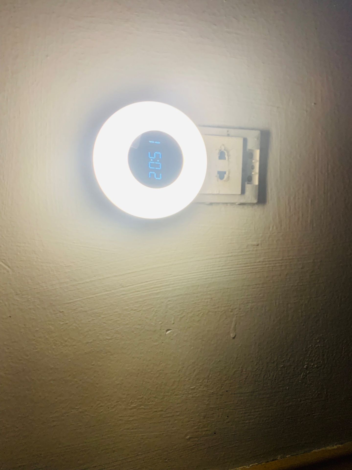 Đèn đẹp, nh cấp độ sáng theo sở thích, có remote nên tiện lắm, nhất là có cài hẹn giờ khá hay. Shop đóng gói cẩn thận, giao hàng nhanh. Sẽ uh thêm.