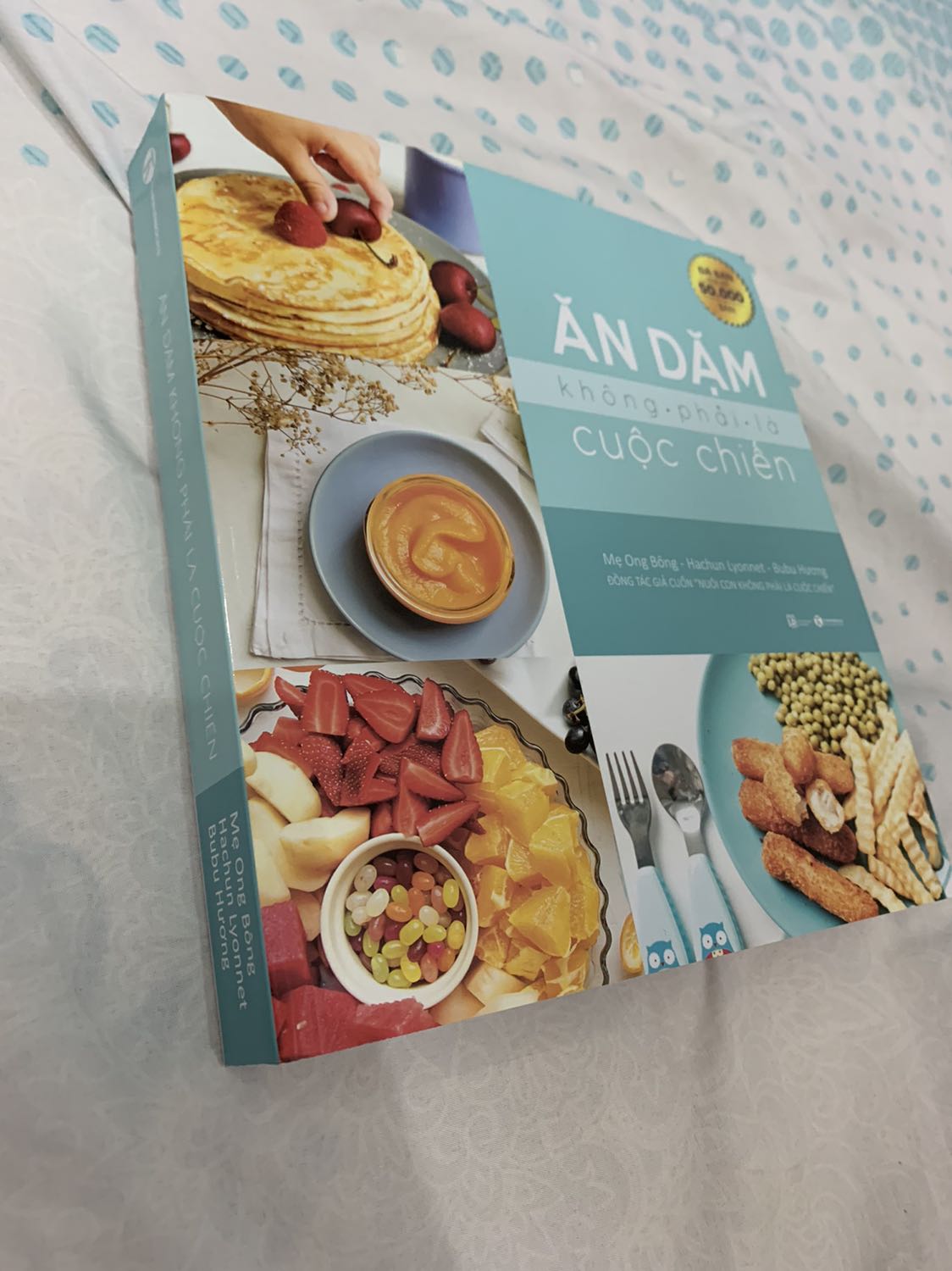 Sách Ăn dặm ko phải cuộc chiến dày, đẹp..
Nội dung cả 2 quyển cần phải đọc mới nhận xét tiếp được.