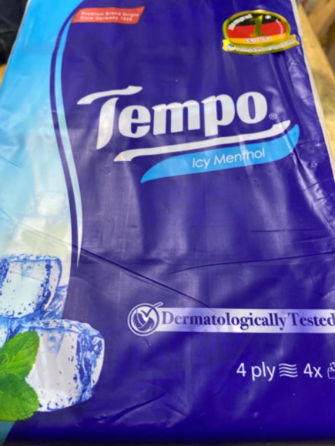 Khăn giấy ướt giao nhanh đóng gói kỹ chất lượng giấy thật đúng như mô tả lau rất thích