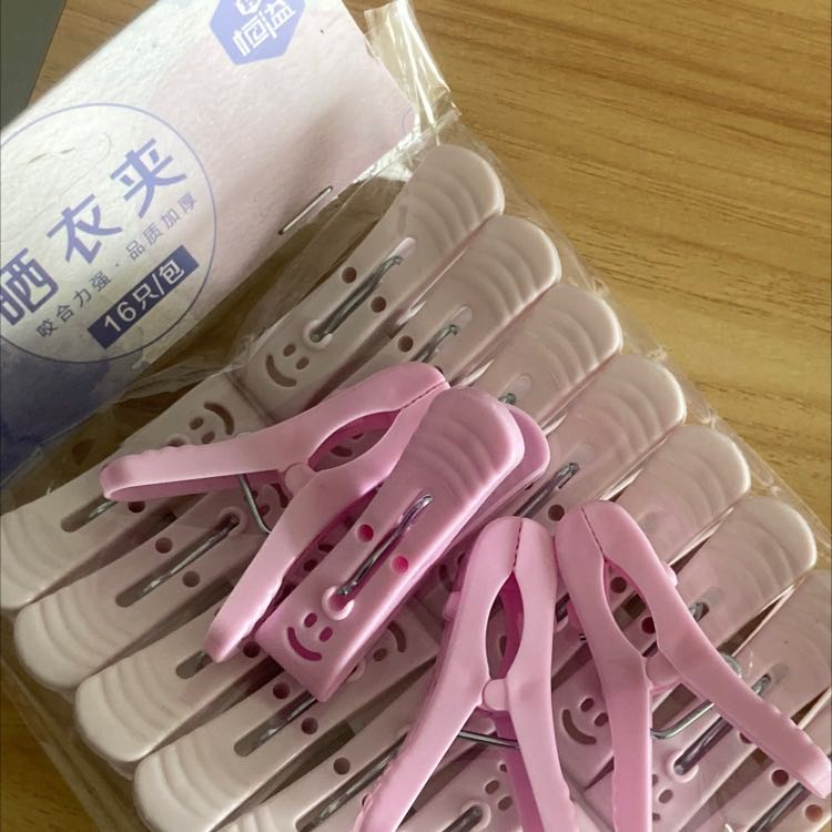 Shop lấy sai mẫu sai màu cho mình rồi ạ. Nhìn cái mặt cười trêu ngươi thật sự :))))