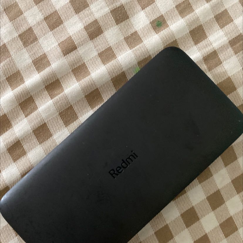 Xài cục dự phòng này là không lo điện thoại hết pin luôn, giá rẻ mà mình cảm thấy e ngại vì nó rẻ hơn hắn giá thị trường. 

Điểm trừ duy nhất là nó bự với nặng quá nên nếu con gái bỏ túi xách nó hơi chiếm diện tích. Nhueng anyway thì lâu lâu mới đem theo nên vẫn ônt