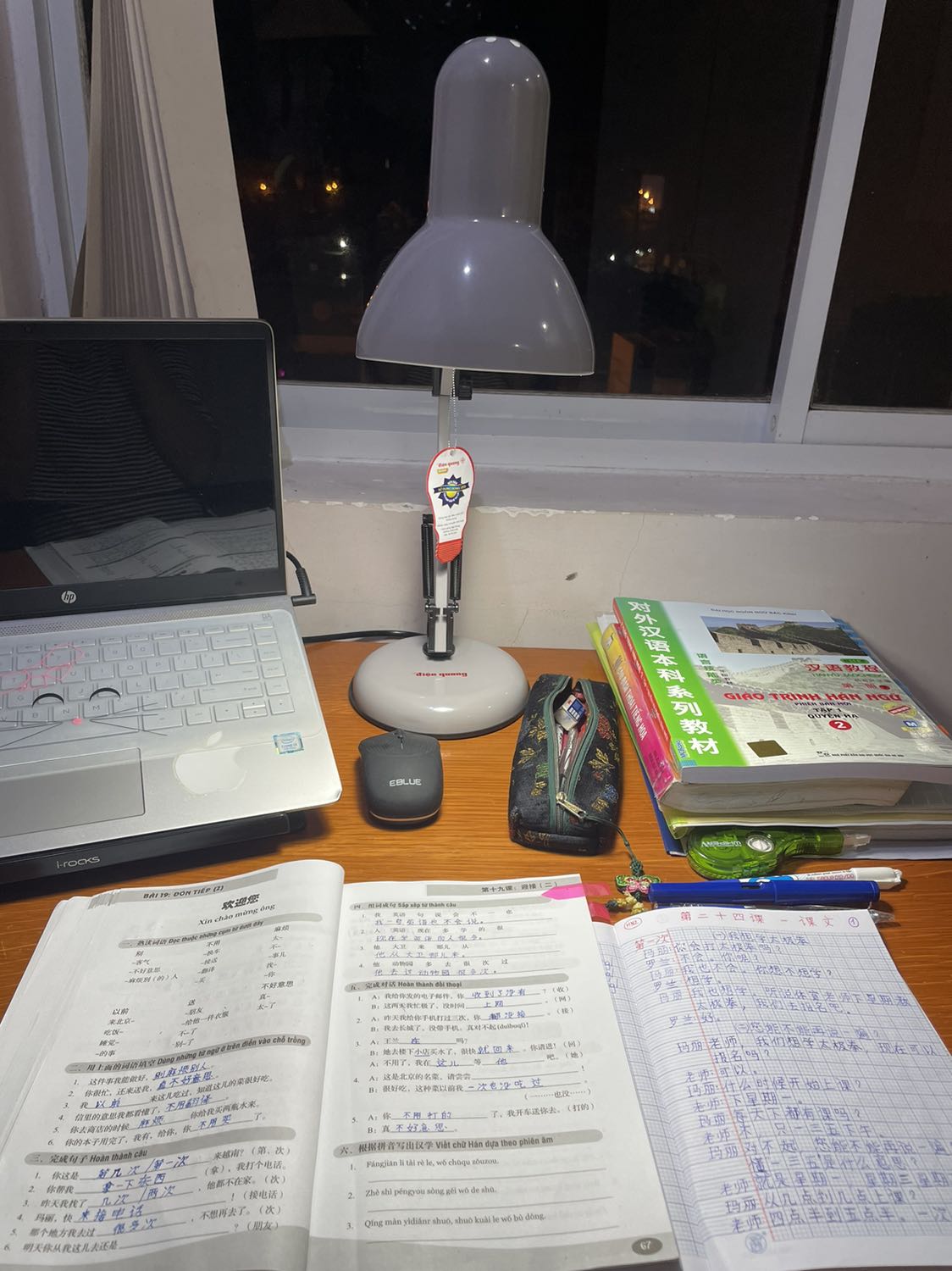 Giá đèn so với chất lượng là rất ok!
Điện Quang không làm cho bạn thất vọng là có thật!
Đèn có khớp nối linh hoạt có thể dễ dàng điều chỉnh độ cao và vùng chiếu sáng của đèn! Ánh sáng dịu mắt thì chắc là có khả năng chống cận rồi.
Nói chung trong muôn vàn loại đèn và giá cả thì với giá này mua chiếc đèn này là quá ok!
Recommend cho mọi người mua ạ!