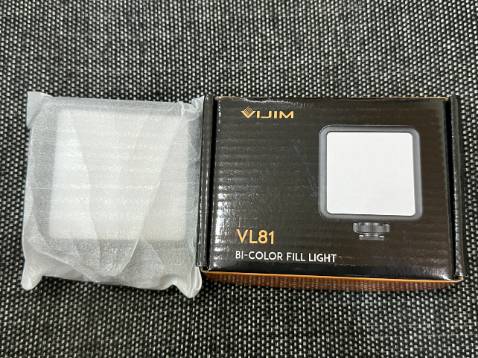 Đèn vijim VL81 cung cấp ánh sáng vừa đủ, có nút vặn phía sau có thể điều chỉnh được nhiệt độ màu phù hợp khá thuận tiện, nhỏ gọn và đẹp. Shop giao hàng nhanh, đóng gói cẩn thận, sẽ ủng hộ tiếp