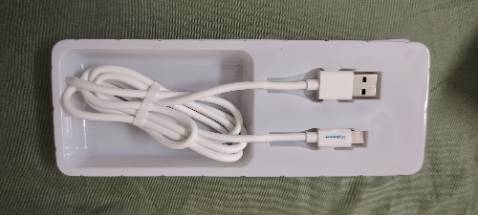 1. Dây nhựa dẻo nên có khả năng dùng 1 thời gian sẽ nứt. 
2. Không vừa chân ốp vì chân nhựa cắm hơi to. Nên phải tháo ốp ra sạc
3. Sạc cắm OK. 
4. Truyền dữ liệu thì chưa tiện check. 
5. Tiki now 9h tối, 9h sáng lấy
6. Giá quá ổn. Free ship. 55k 1 dây mua 2 cái luôn.