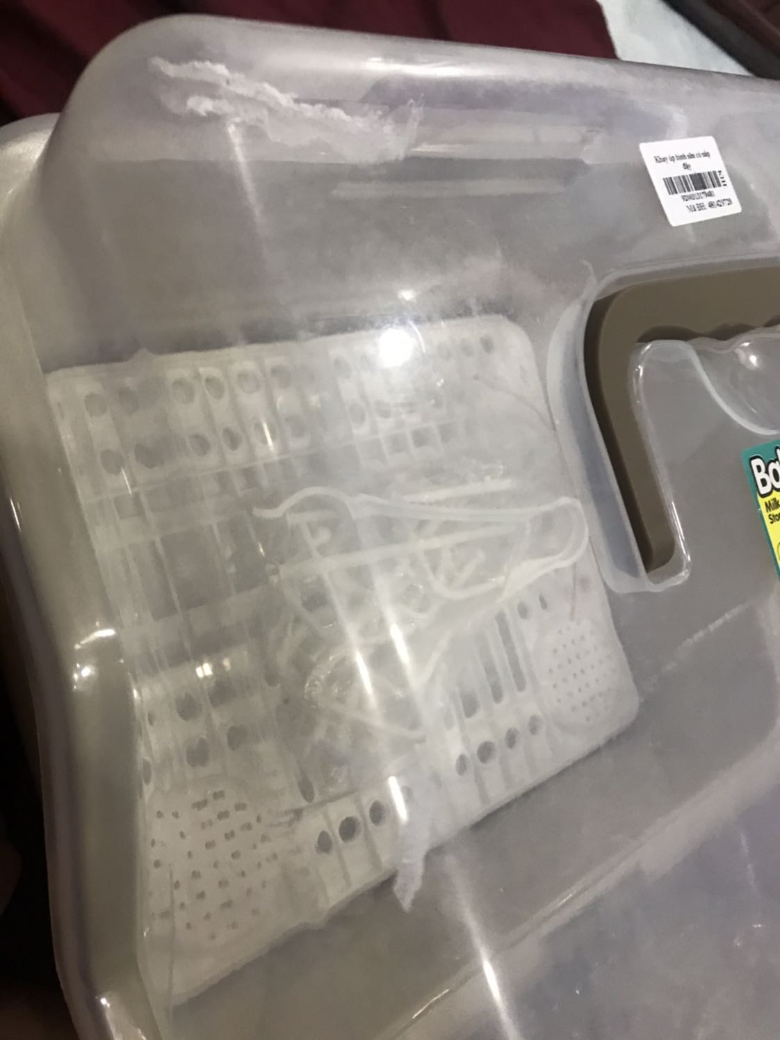 Nghỉ sao mà lấy hàng trả lại của khách hàng khác, giao lại cho khách kia vậy trời. Tôi lên nhận xét xem thấy bị trầy y chang cái tôi nhận. Không chấp nhận nỗi.