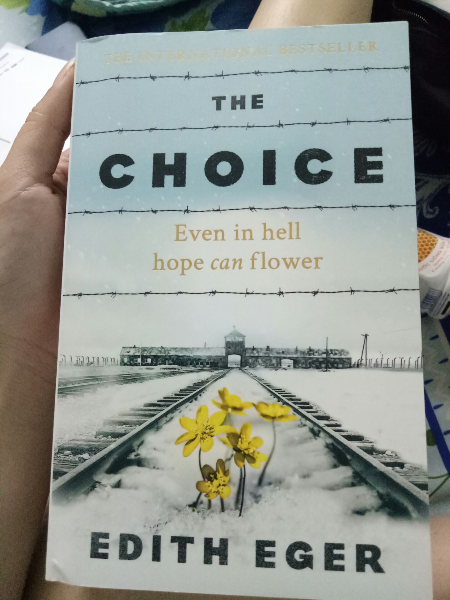 giao hàng nhanh, đóng gói cẩn thận, có bọc chống sốc, giấy mỏng nhẹ, dịu mắt