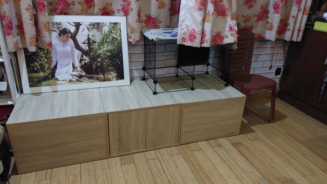 Tủ chắc chắn, phụ kiện đầy đủ, giao đúng hẹn, lắp lên xếp 1 dãy rất ưng. Nhưng cánh cửa tủ bị lệch và có vài lỗ khoan ko đúng phải khoan lại.