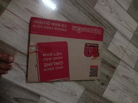 Sách hơi cong và dán không dk chắc chắn.giao nhanh.